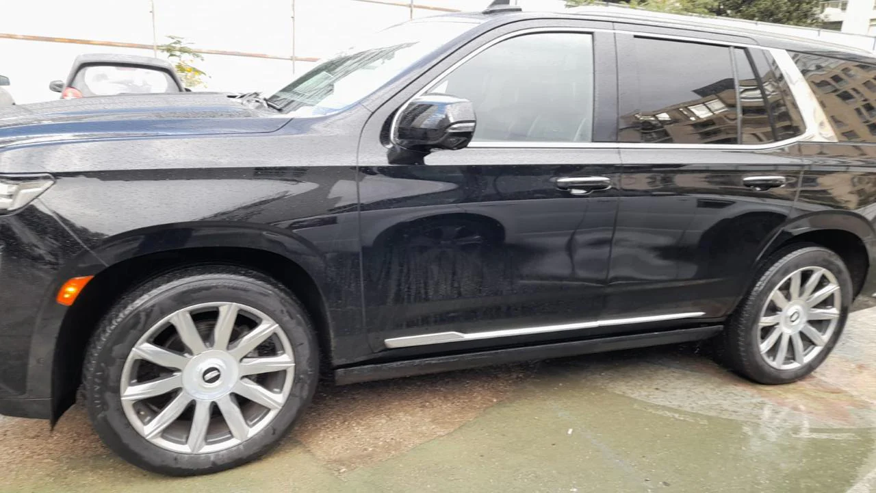 Cadilac Escalade 2021  Warranty source impex Lebanon Platinum with message chairs Supper clean All revisions in source impex 85000km - Image 4